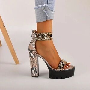 👡 Snakeskin Pattern High Heeled Block Sandals